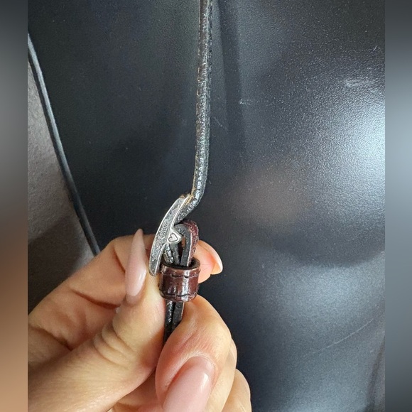 Vintage Brighton Crossbody
Handbag Black & Brown Leather
Many Compartments - Picture 14 of 16